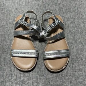Kenneth Cole Reaction Girls Size 13/1 Silver Sparkle Sandals Brand New